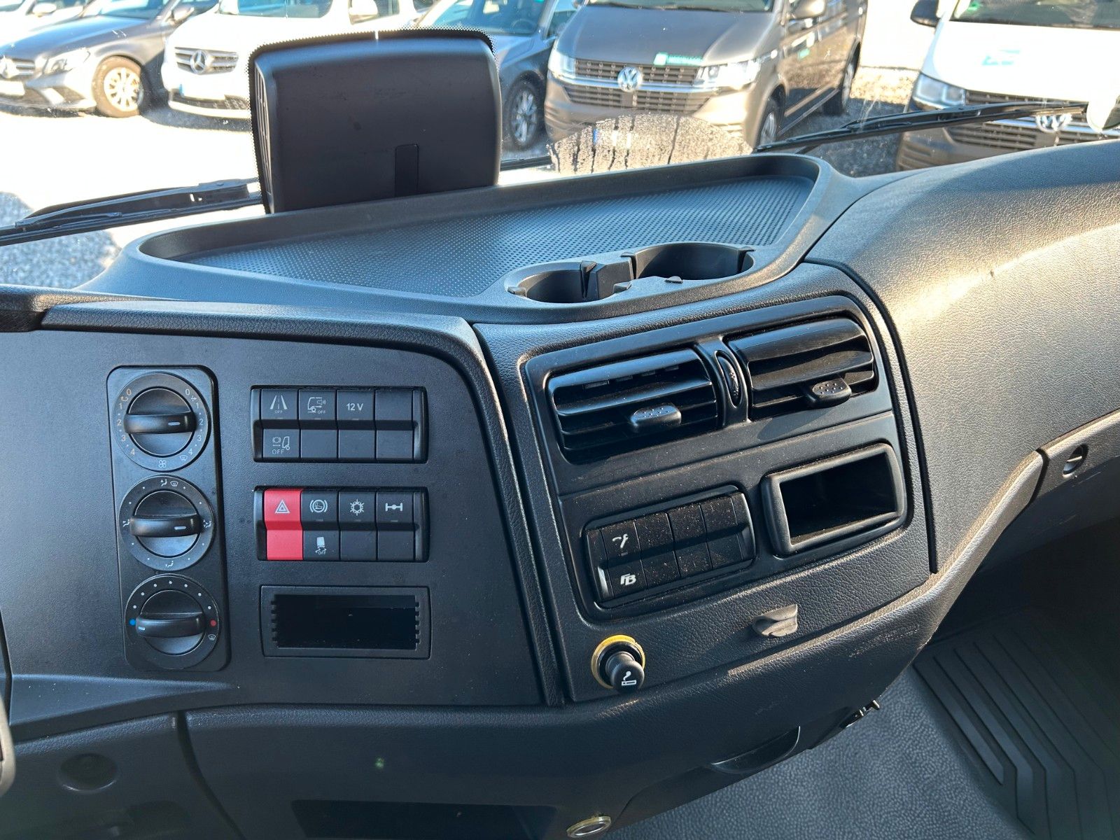 Fahrzeugabbildung Mercedes-Benz Atego 818 L Koffer  LBW  Automatic AHK
