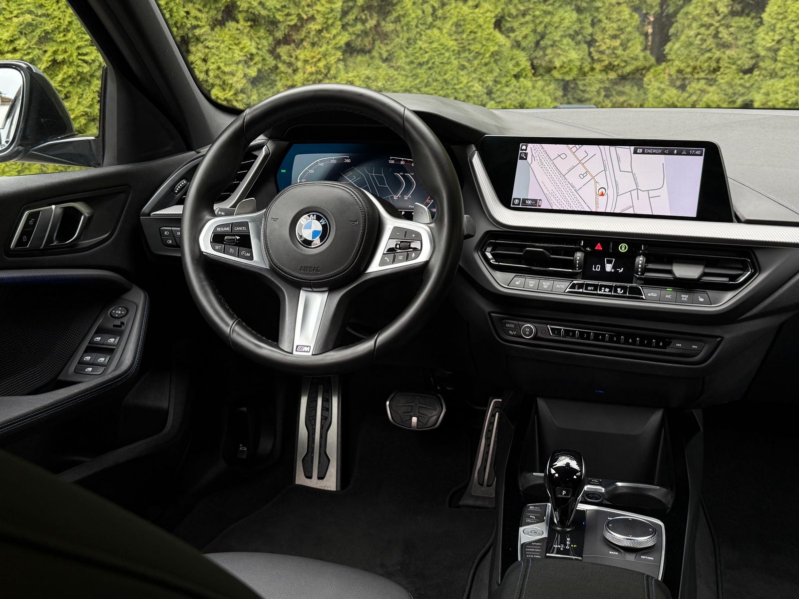 Fahrzeugabbildung BMW 118  d Aut. M Sport LED+NAVI+SHZ+AHK+AMBI+CARPL+