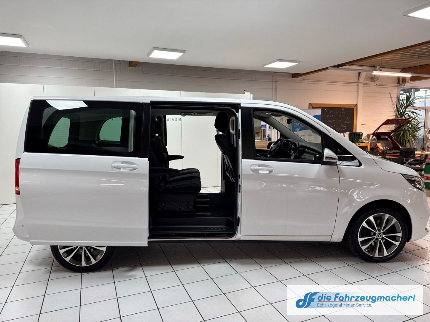 Fahrzeugabbildung Mercedes-Benz V 250 d kompakt LED Blendfreies Fernl. Kurvenlic