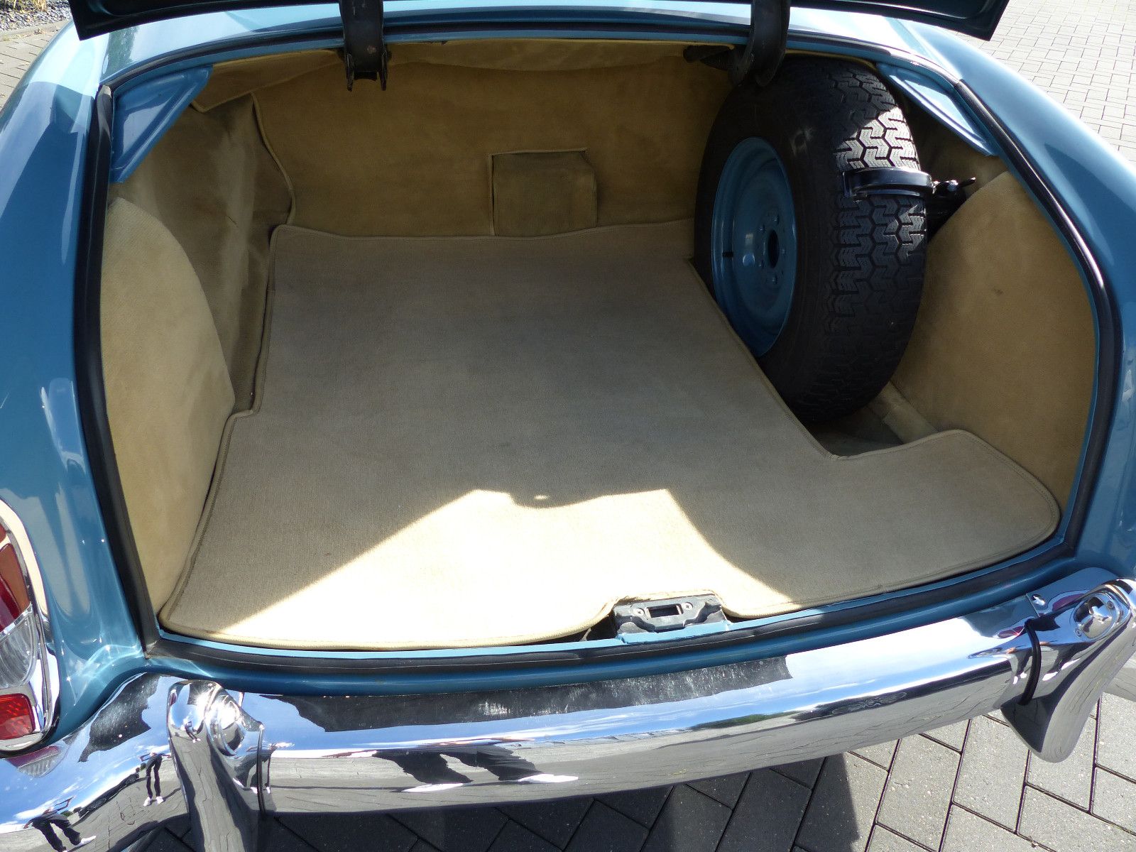 Fahrzeugabbildung Mercedes-Benz 220