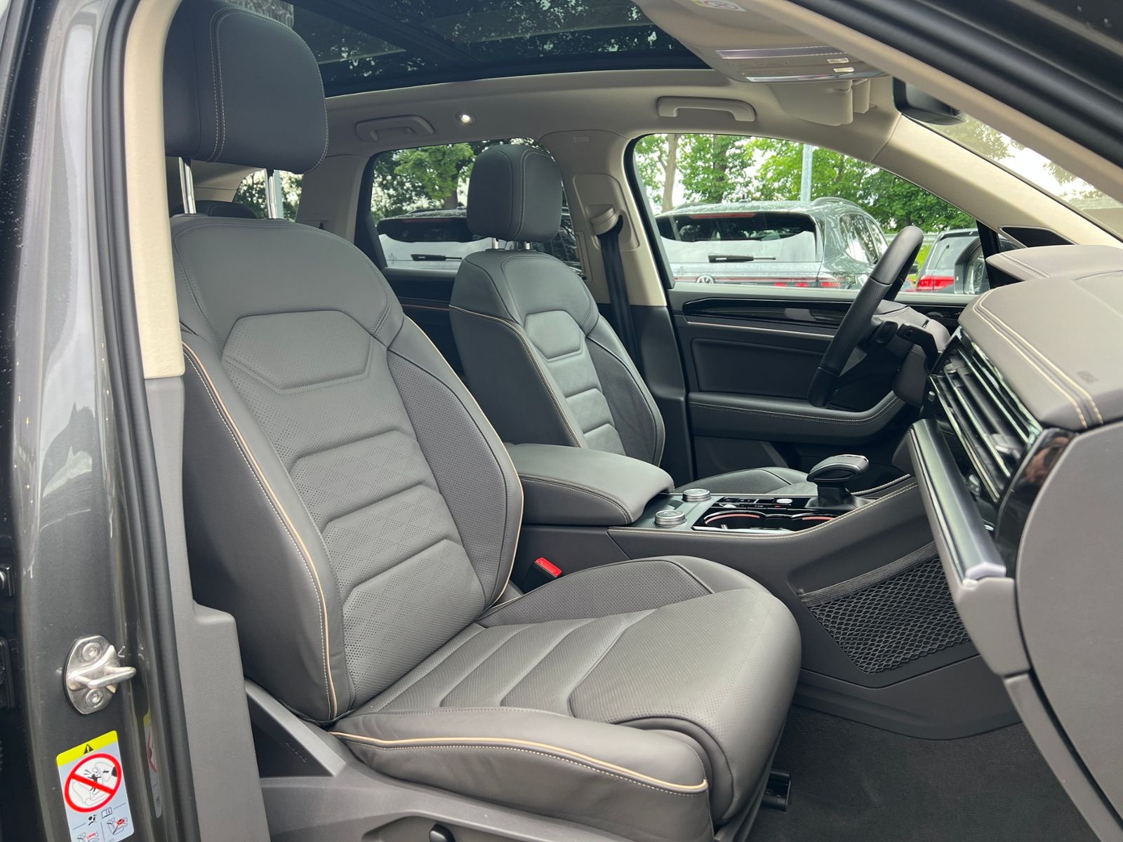 Fahrzeugabbildung Volkswagen Touareg R-Line 3.0 TDI 4MOTION *AHK, BlackStyle,
