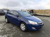 Opel Astra J,OPA AUTO, KLIMA,ALLWETTER, - Opel Astra Gebrauchtwagen in Aachen
