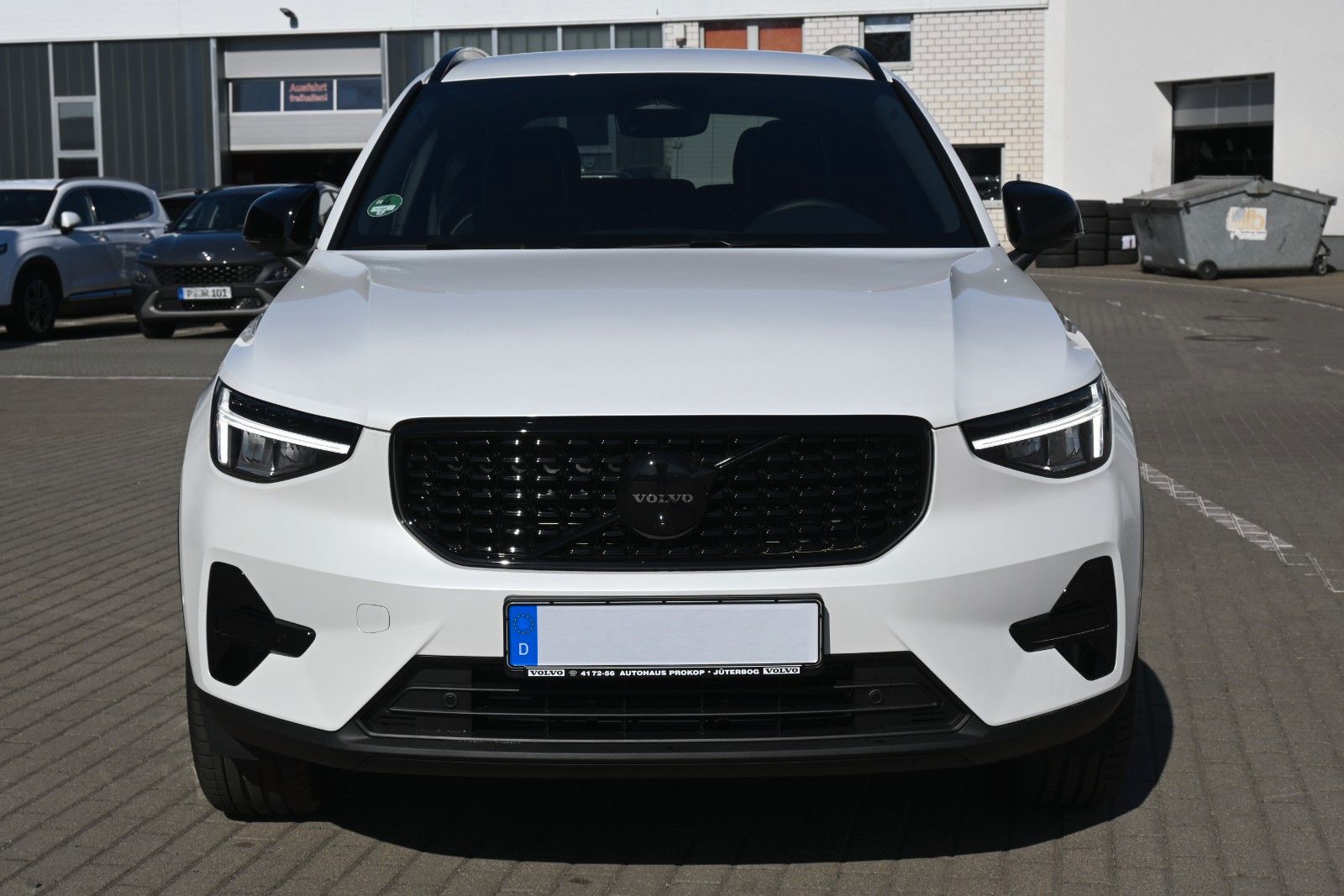 Fahrzeugabbildung Volvo XC40 B4 DKG Plus Black Edition*FSHZG*360°*ACC