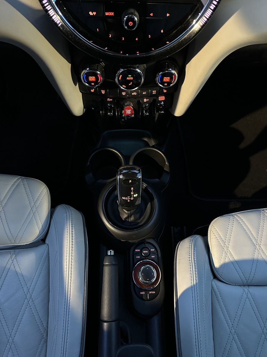 Fahrzeugabbildung MINI Cooper Cabrio MINI Yours Trim Aut. NAV+LED+17ZO