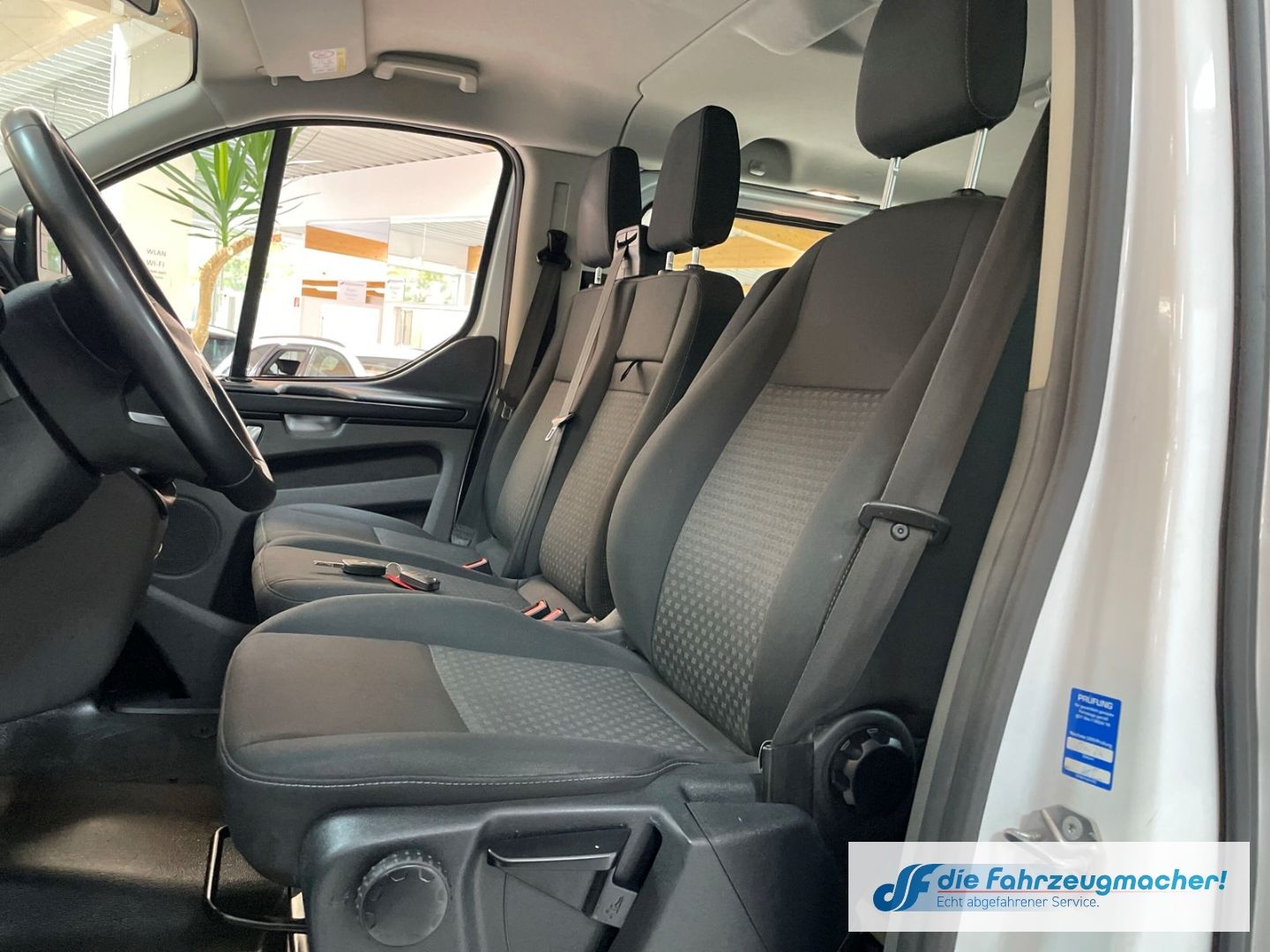 Fahrzeugabbildung Ford Transit Tourneo Kombi 320 L2 Trend Dyn. Kurvenli