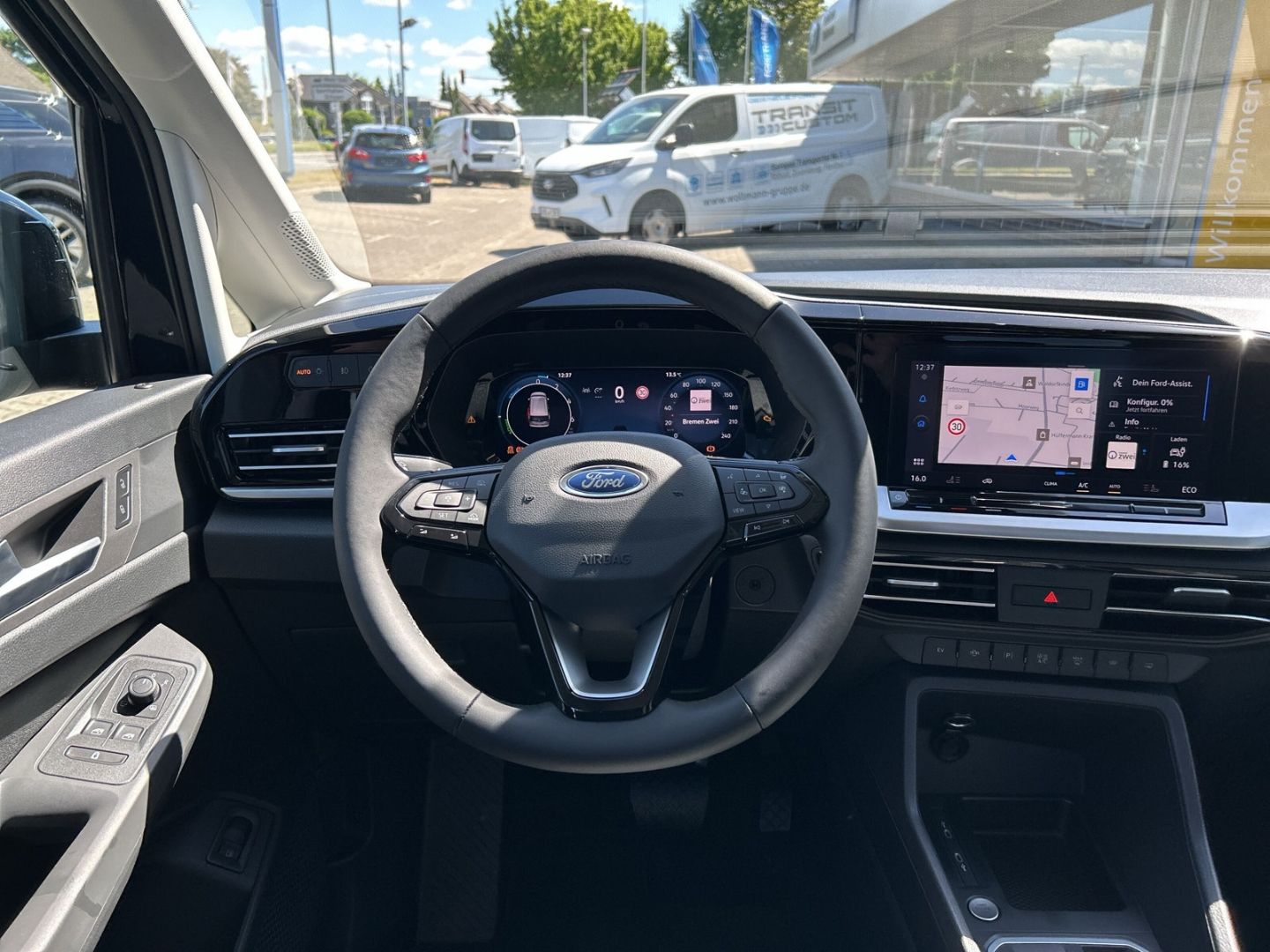 Fahrzeugabbildung Ford Tourneo Connect PHEV Titanium 1.5 EcoBoost Anhän