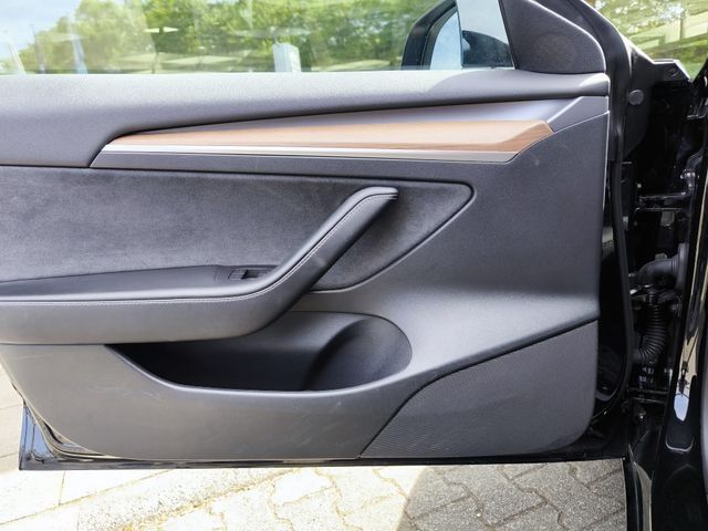 Fahrzeugabbildung Tesla Model 3 PERFORM AWD PANO+NAVI+STDHZ+LED+SHZ+KAM+