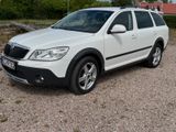 Skoda Octavia 2.0 TDI 4x4 Scout Combi Scout - Skoda Octavia aus 2010: Scout