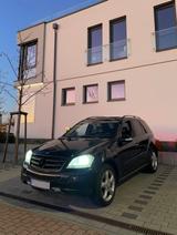 Mercedes-Benz ML 420 CDI 4MATIC - - schwarze Mercedes-Benz ML 420