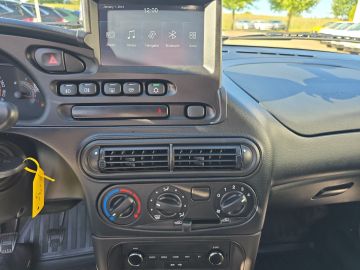 Bild 12 Lada Niva Travel AHK Sperrdiff. Rückfahrkam. Klima Al