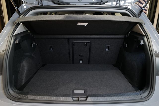 Volkswagen Golf VIII 1.5TSI Life RKam Navi Matrix HuD Totwi