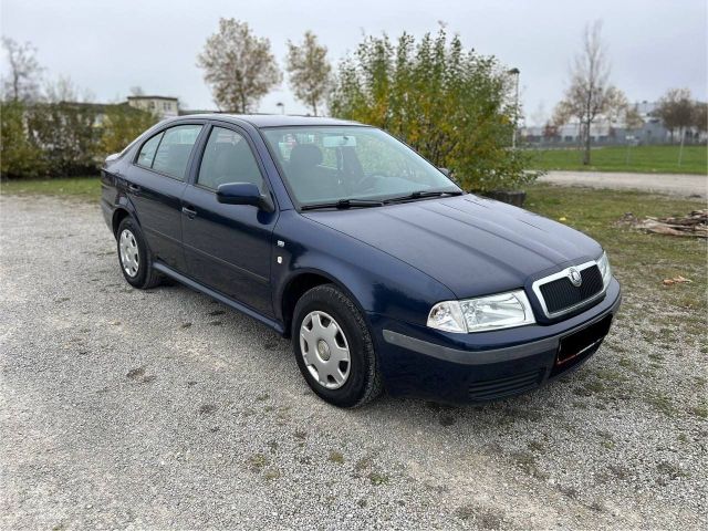 Skoda Oktavia TÜV bis 11.26