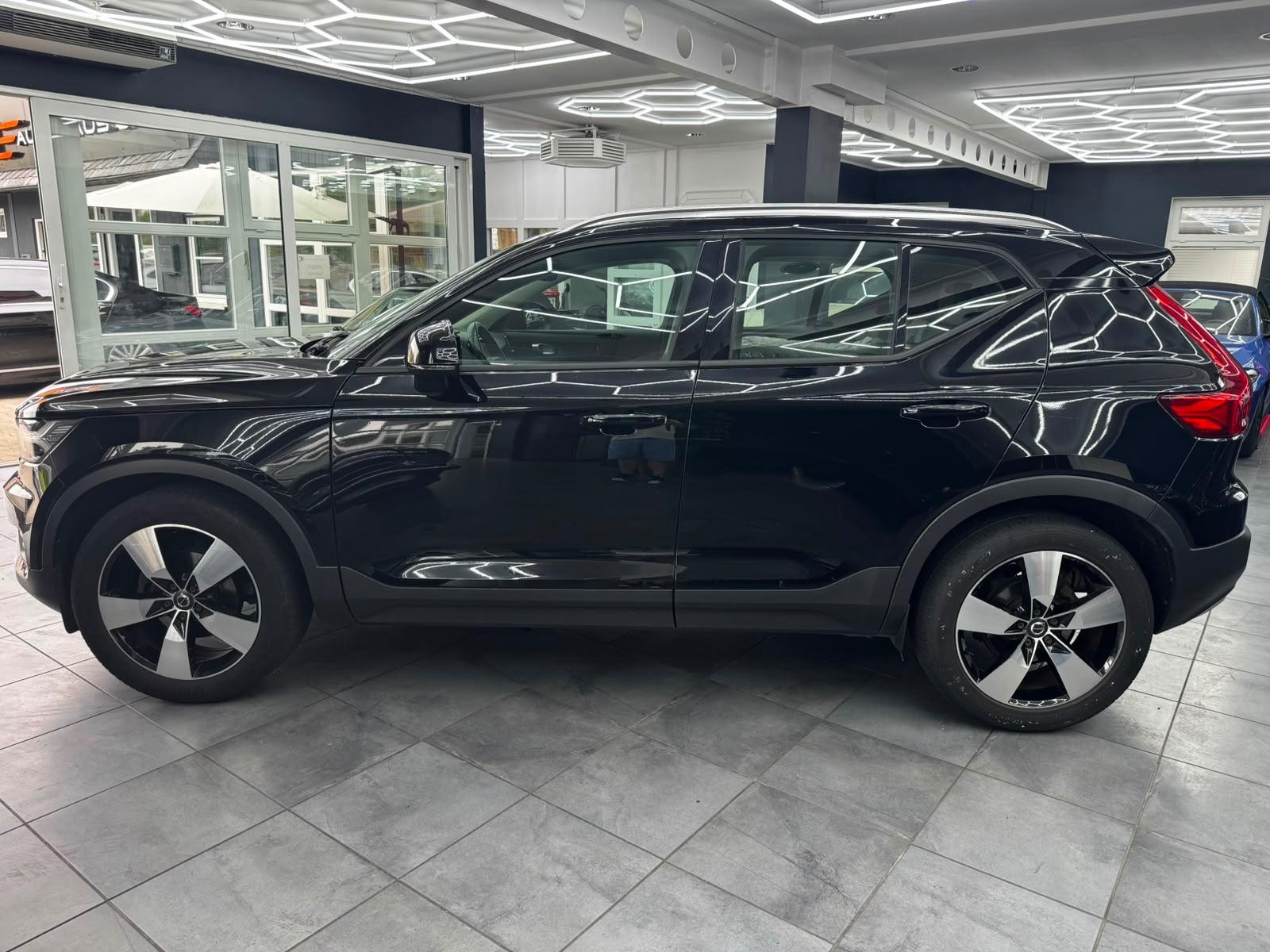 Volvo XC40 Momentum 2WD *Tempomat *PDC *SHZ *Sensus