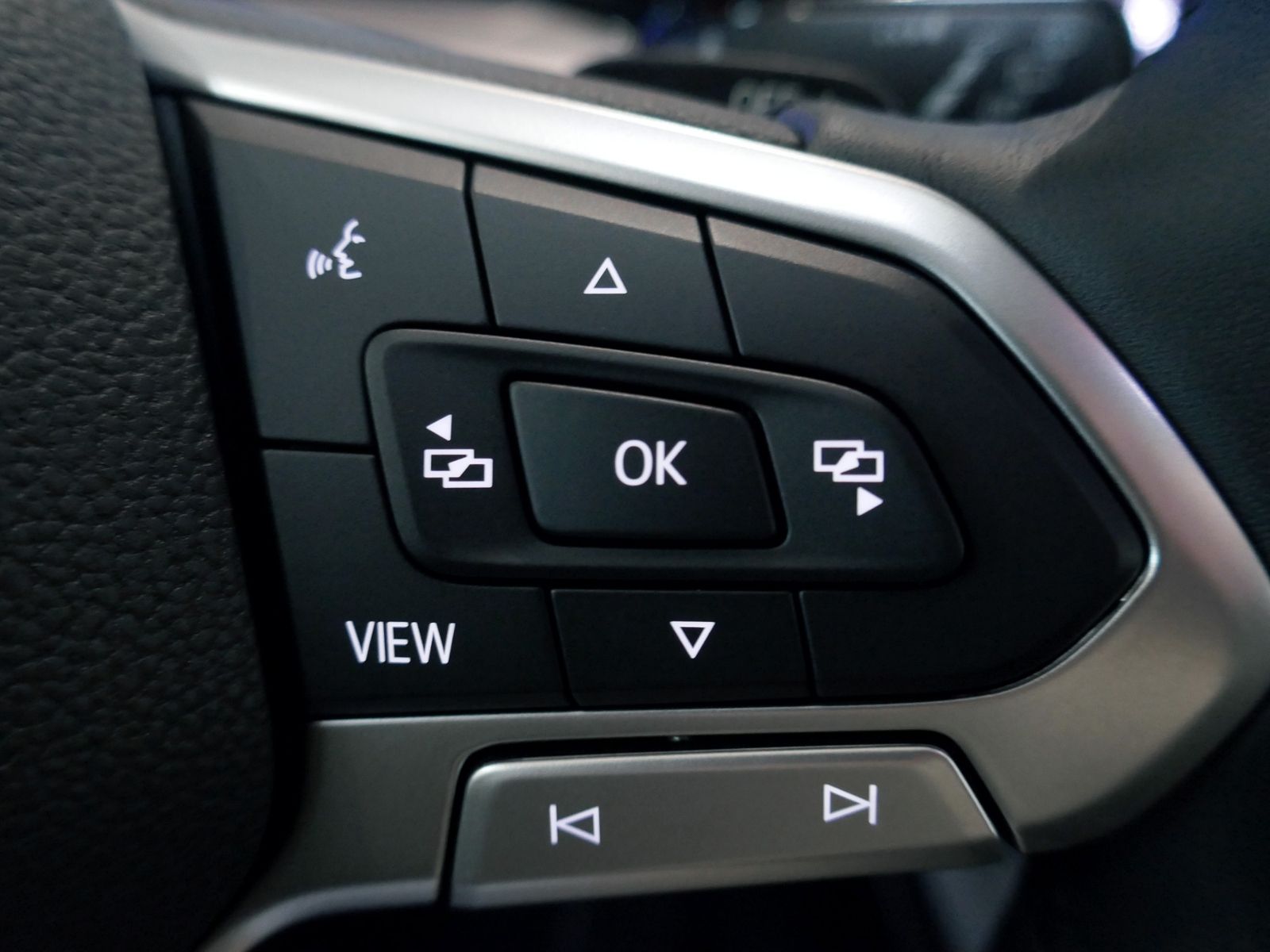 Fahrzeugabbildung Volkswagen Golf VIII Style 1.5 eTSI | LED AHK RFK ACC