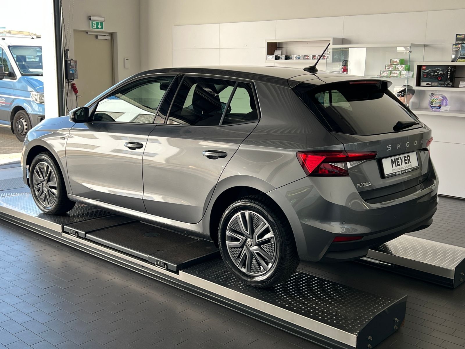 Fahrzeugabbildung SKODA Fabia Selection Tour 1.0 TSI *Vorb.AHK,LED,Kamer