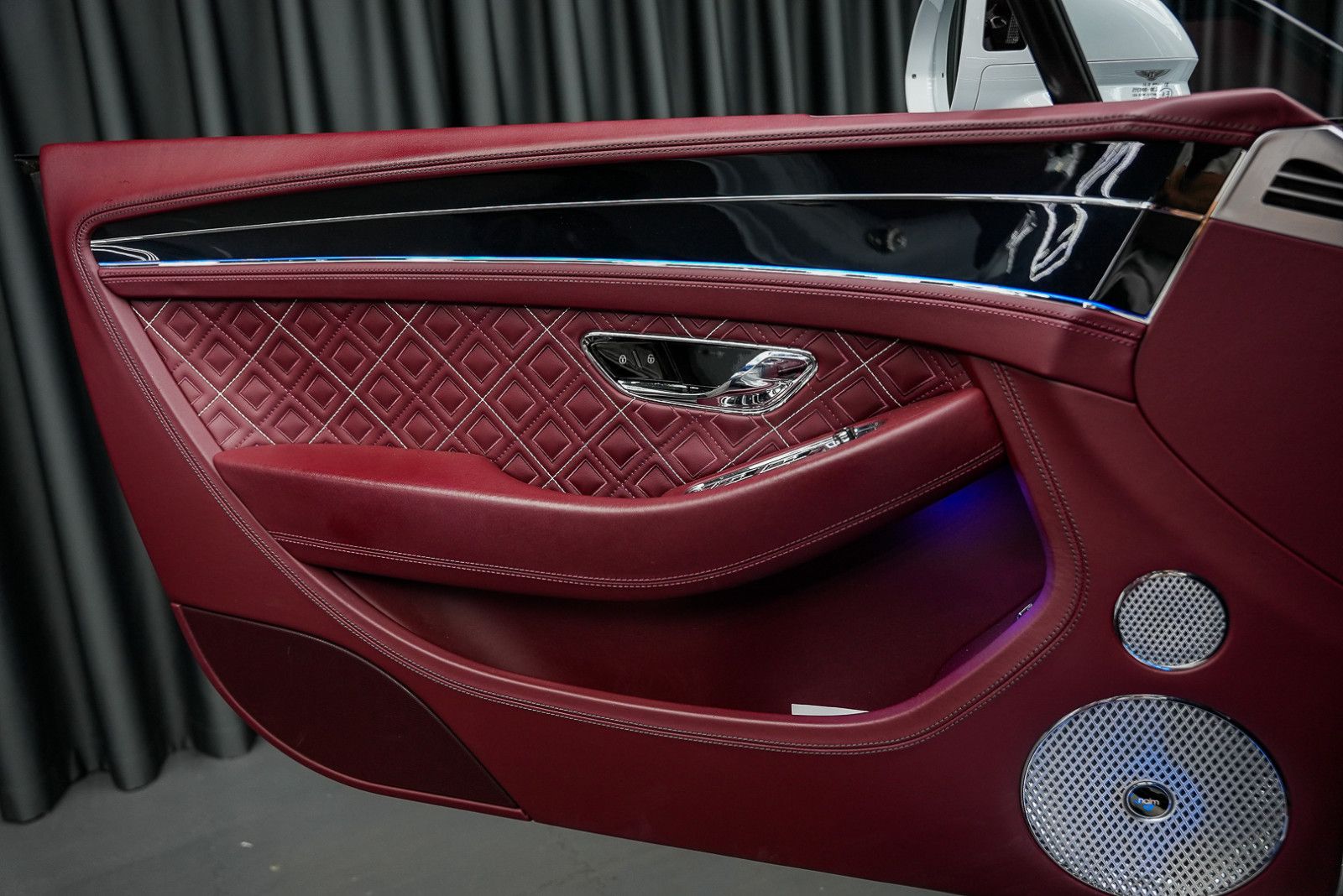 Fahrzeugabbildung Bentley Continental GTC 100years FirstEdition W12 CARBON