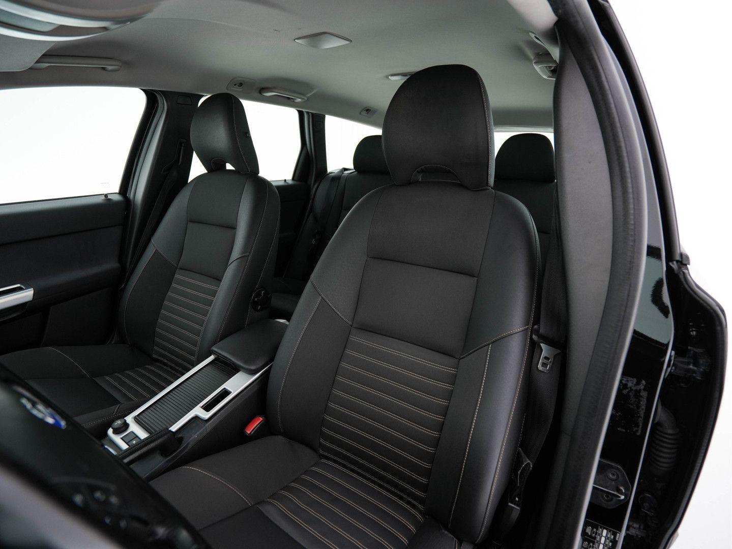 Volvo V50 2011 — photo 17