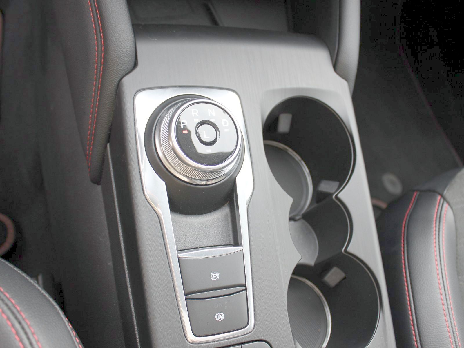Fahrzeugabbildung Ford Kuga Plug-In Hybrid ST-Line X 2,5 Duratec