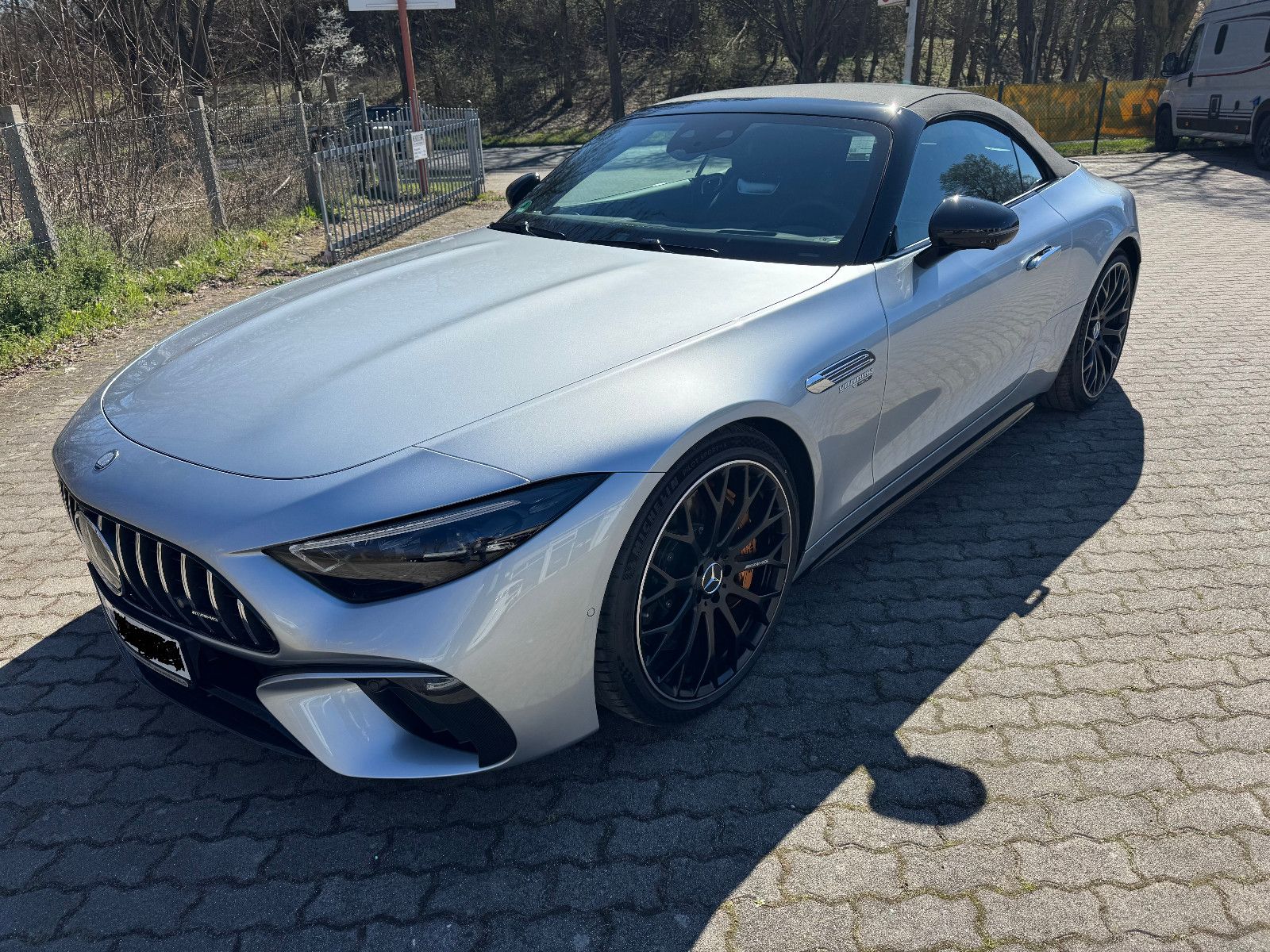 Fahrzeugabbildung Mercedes-Benz SL 63 AMG - Liftachse - Listenpreis ca.230.000 €