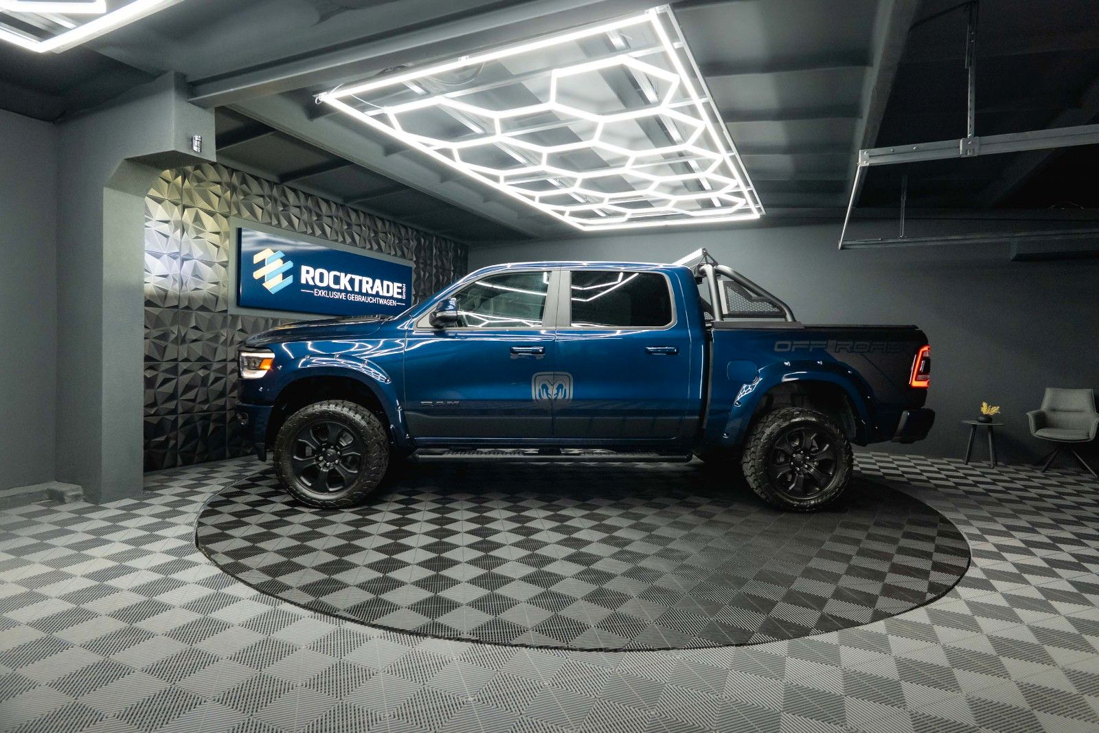 Fahrzeugabbildung Dodge RAM 5.7 V8 HEMI 4x4 OFFROAD NightPaket AXLE LOCK