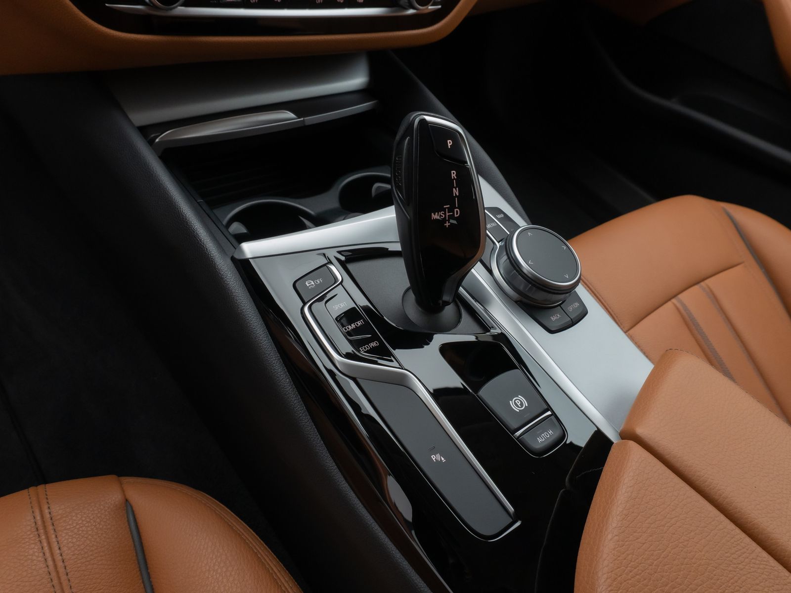 Fahrzeugabbildung BMW 520d Kamera Leder HiFi Sport AHK Alarm Parkassis