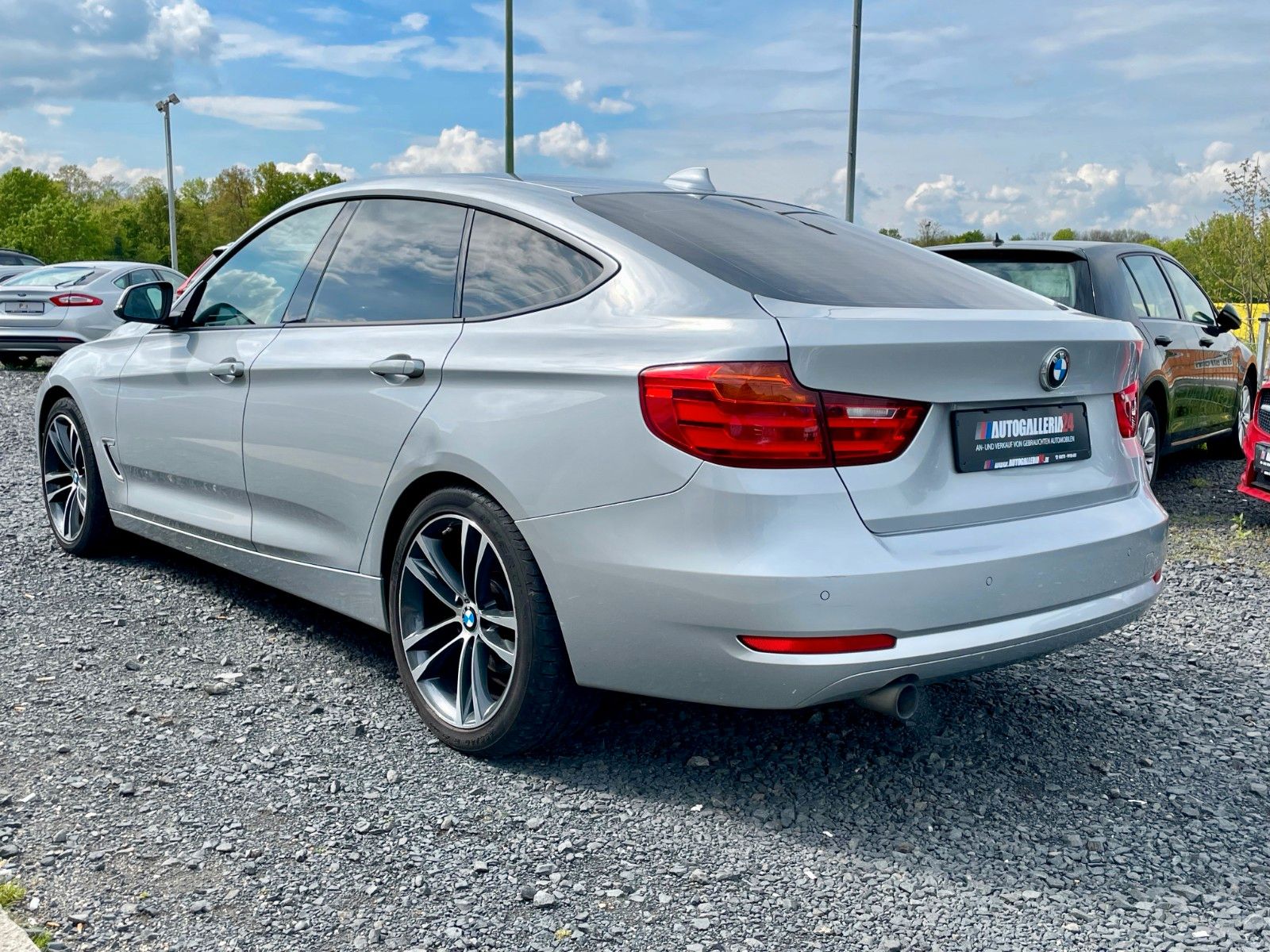 Fahrzeugabbildung BMW 320i Gran Turismo Aut. Navi Xenon 19"M LMR SPORT