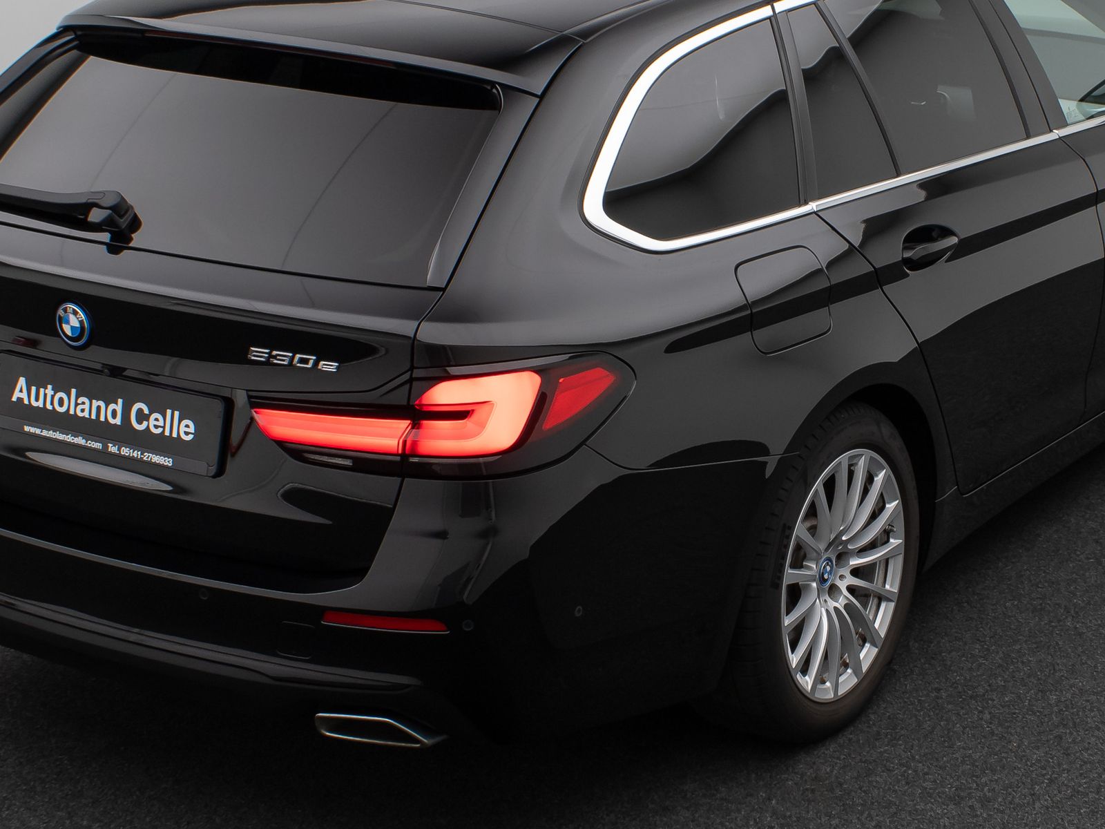 Fahrzeugabbildung BMW 530e xD Panorama Kamera CockPiPro DAB Alarm LED