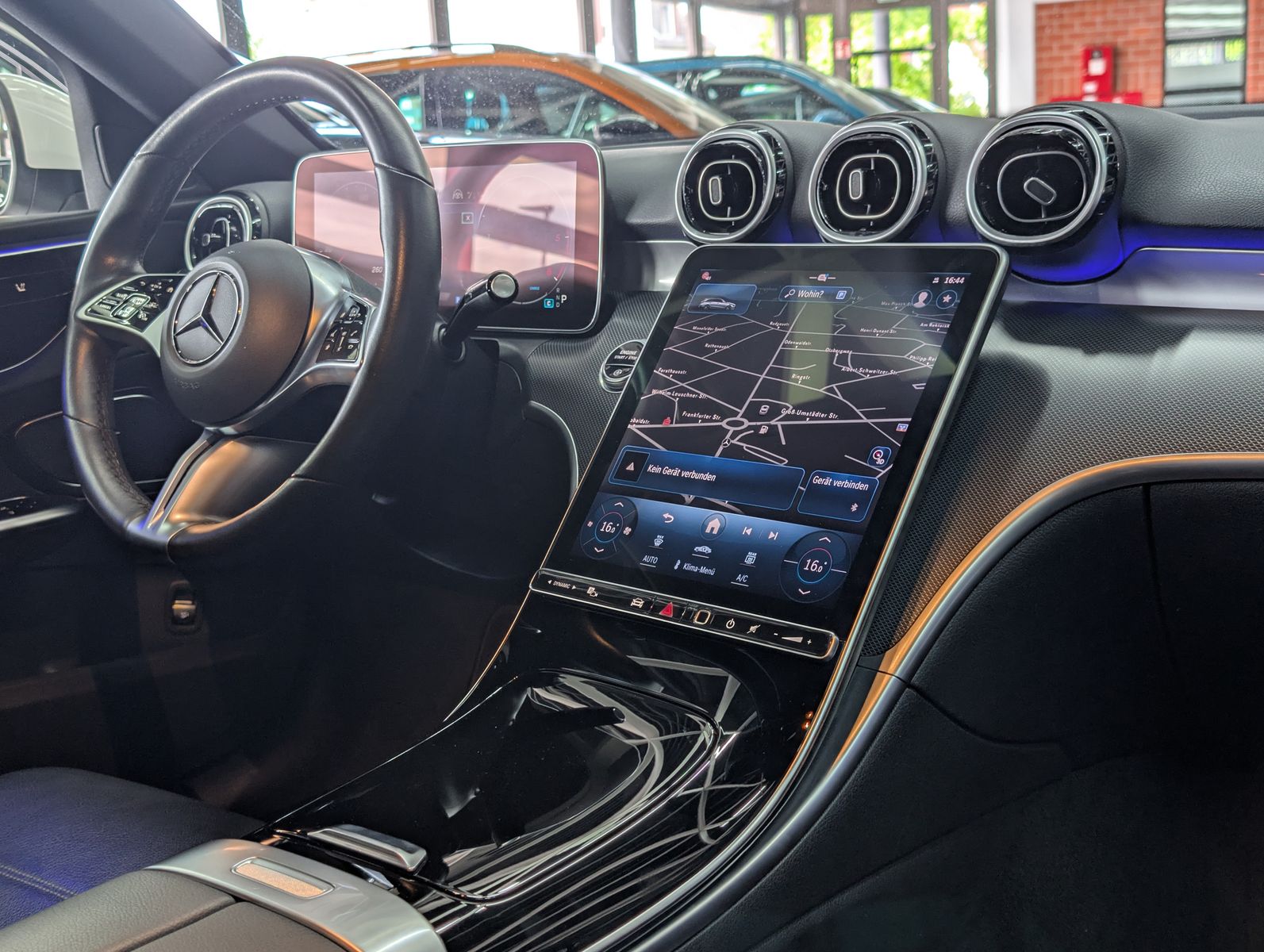 Fahrzeugabbildung Mercedes-Benz C 200 d T Avantgarde AHK PANO MBUX LEDER BURMEST