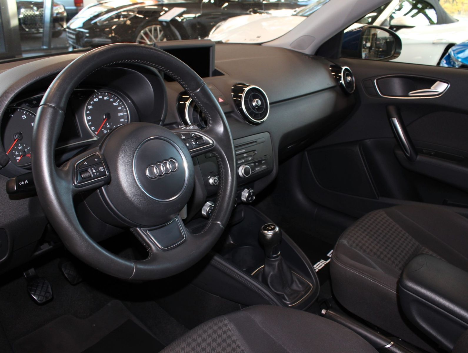 Fahrzeugabbildung Audi A1 Sportback attraction Bi Xenon*8 Fach Bereift