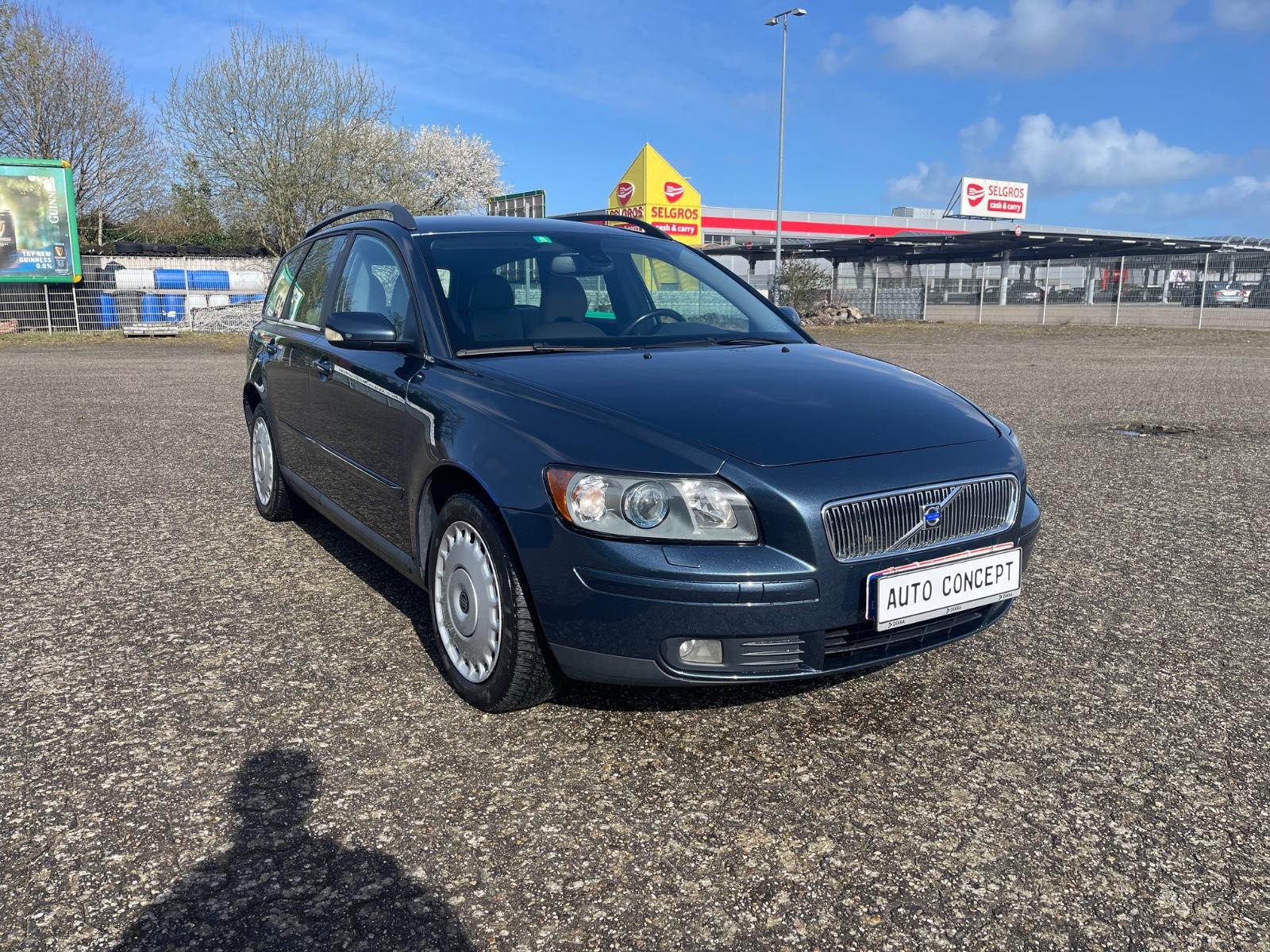 Volvo V50 2004 — rear view