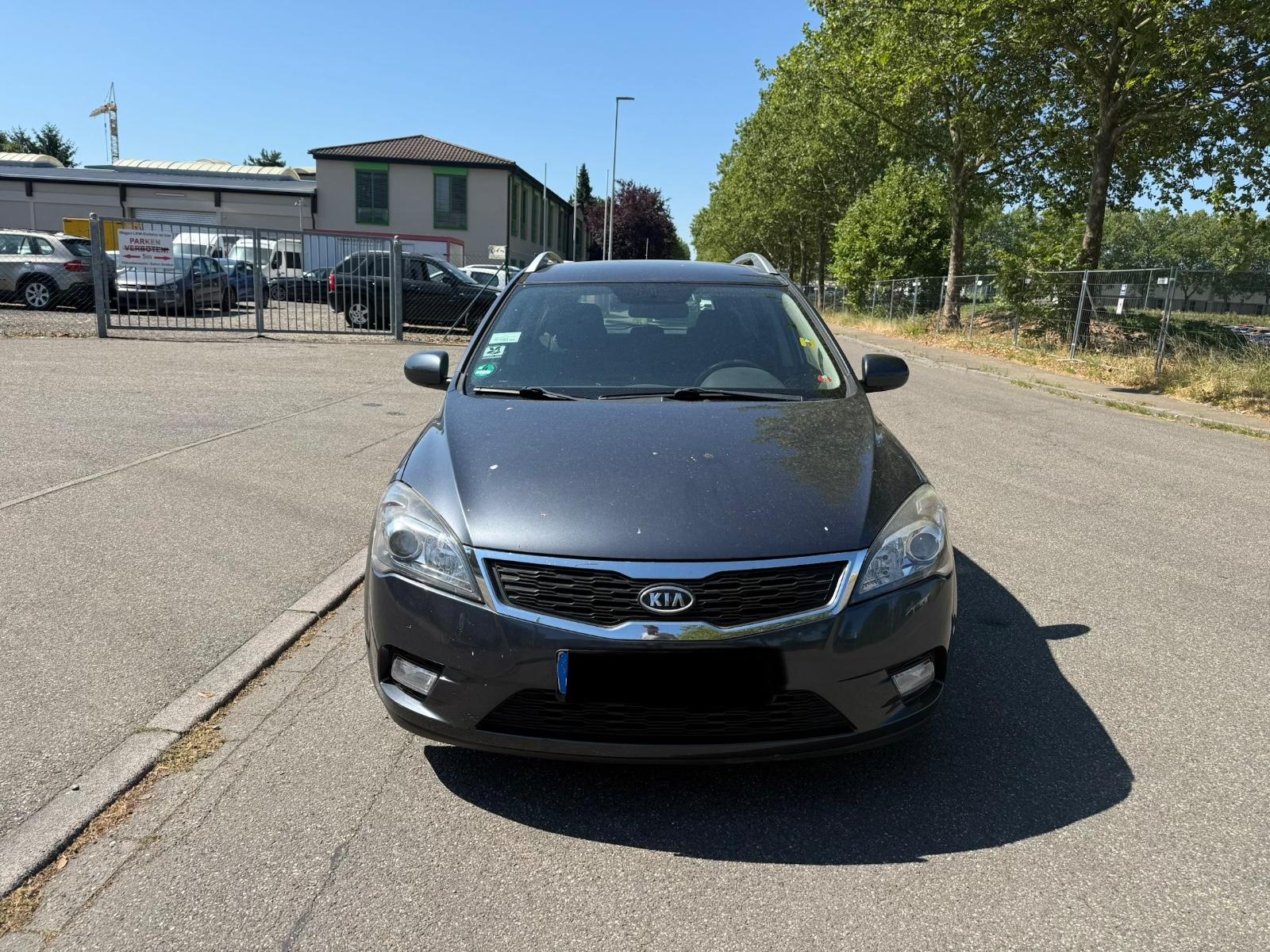 Kia cee'd 2012 — rear view