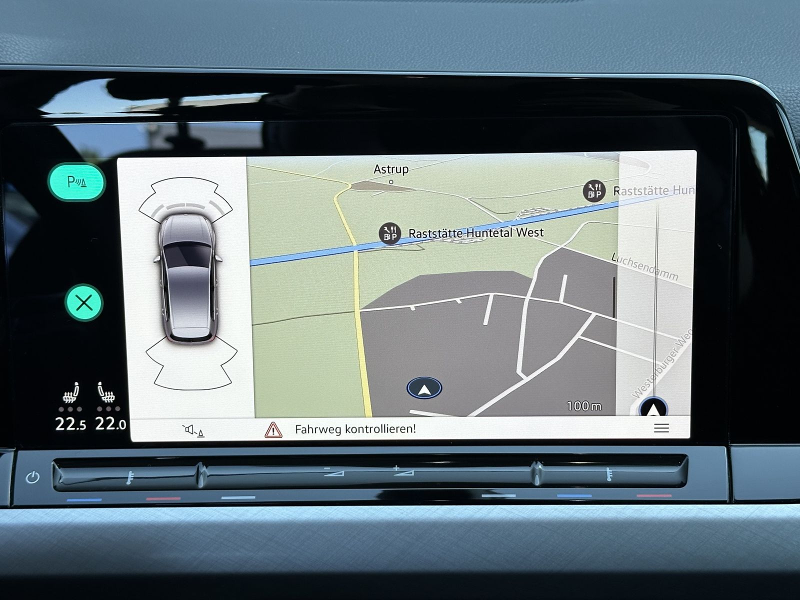 Fahrzeugabbildung Volkswagen Golf 1.5 TSI Life NAV+LED+ACC+CARPLAY+VCOCKPIT