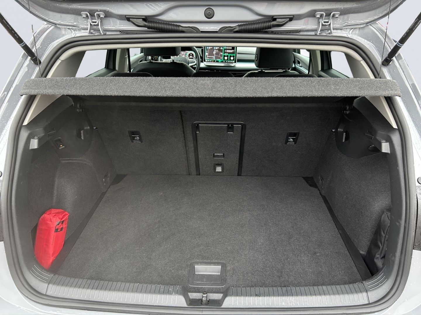 Golf VIII 1.5 TSI Schalter 85kW LED AHZV App-Con