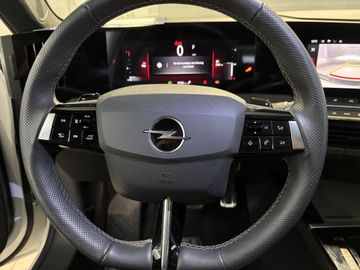 Fotografie 13 des Opel Astra 1.2 Turbo Automatik Ultimate