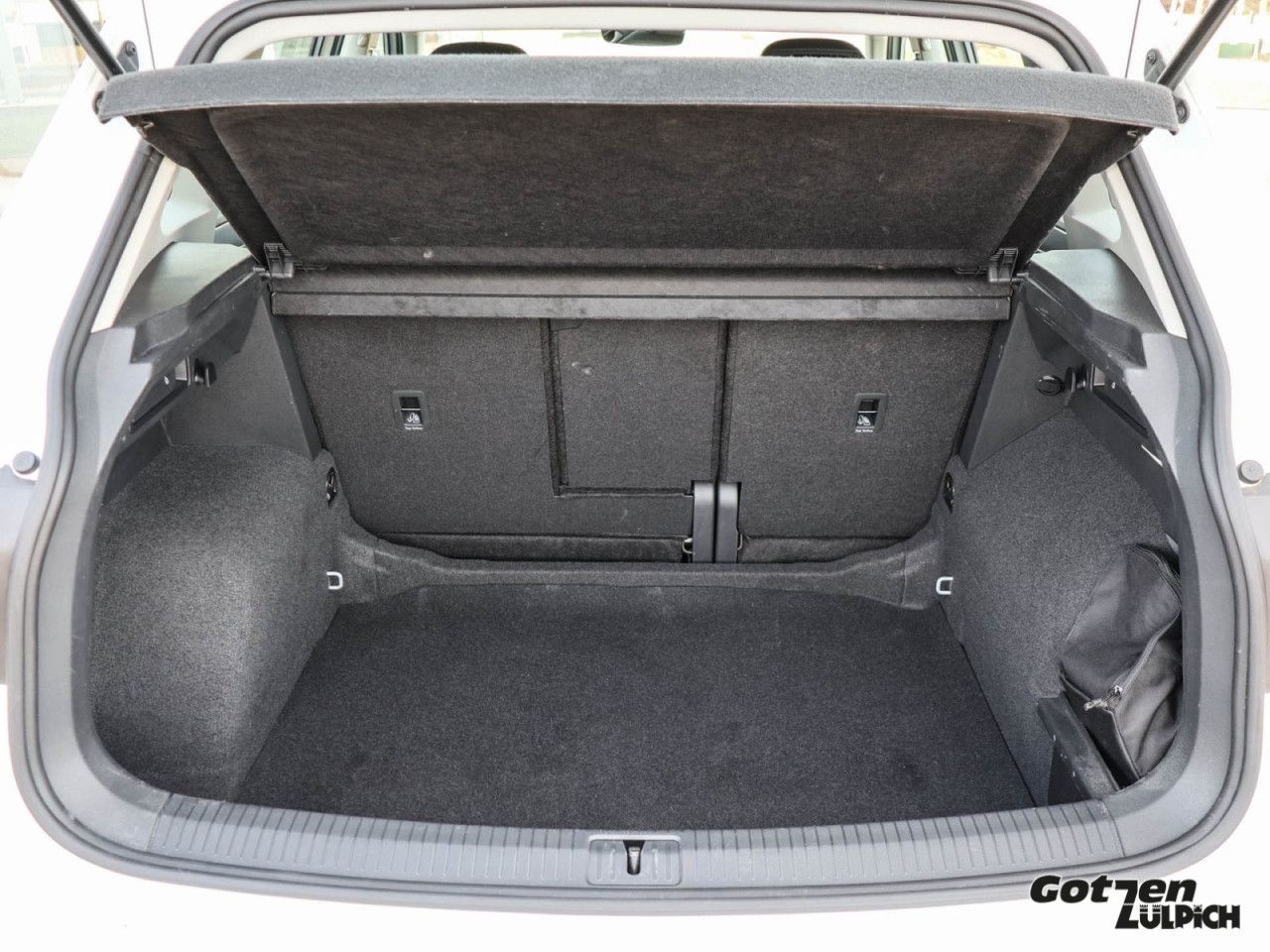 Fahrzeugabbildung Volkswagen Tiguan Life 1,5TSI Navi Winterpaket LED PDC