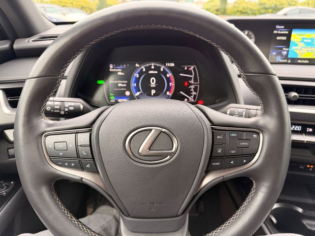 Lexus UX 250 h Launch Edition