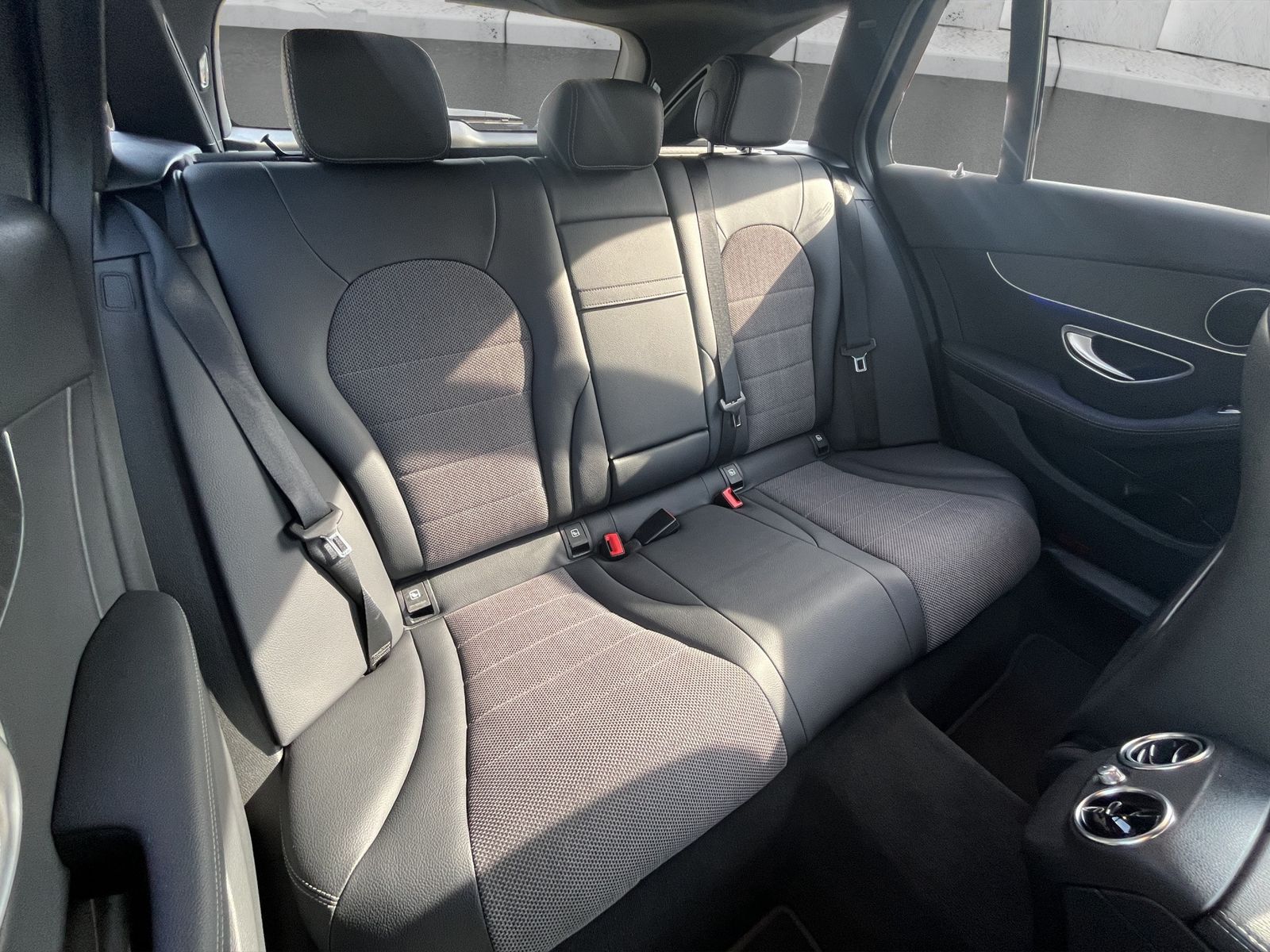 Fahrzeugabbildung Mercedes-Benz C 300 T*Night-Paket*LED*360°-Cam*SHZ*