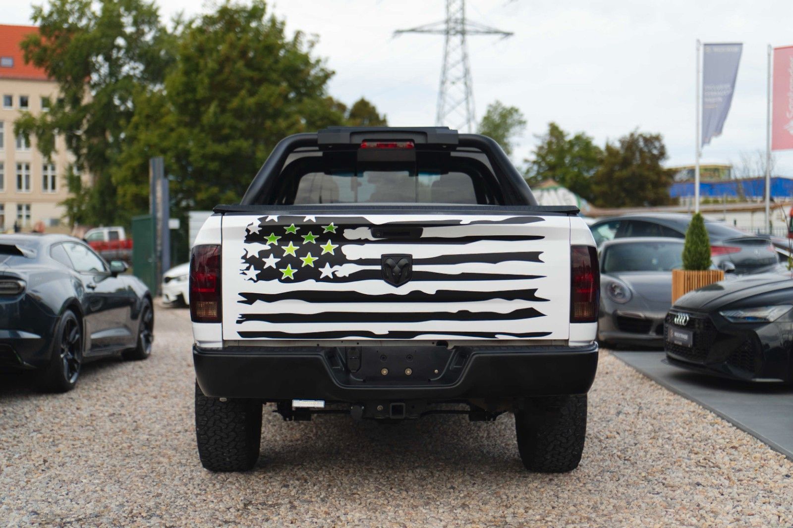 Fahrzeugabbildung Dodge RAM 5.7 V8 HEMI 4x4 OFFROAD Night-Paket LONGBED
