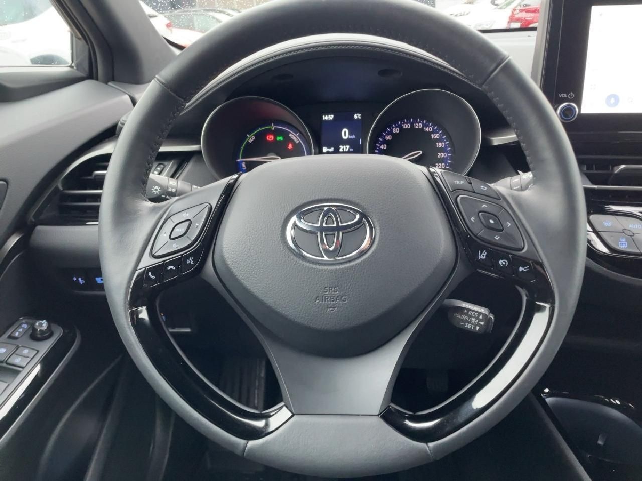 Fahrzeugabbildung Toyota C-HR 2.0 Hybrid Team D + AHK