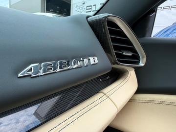 صورة مصغرة 32 لـ 2016 Ferrari 488 GTB