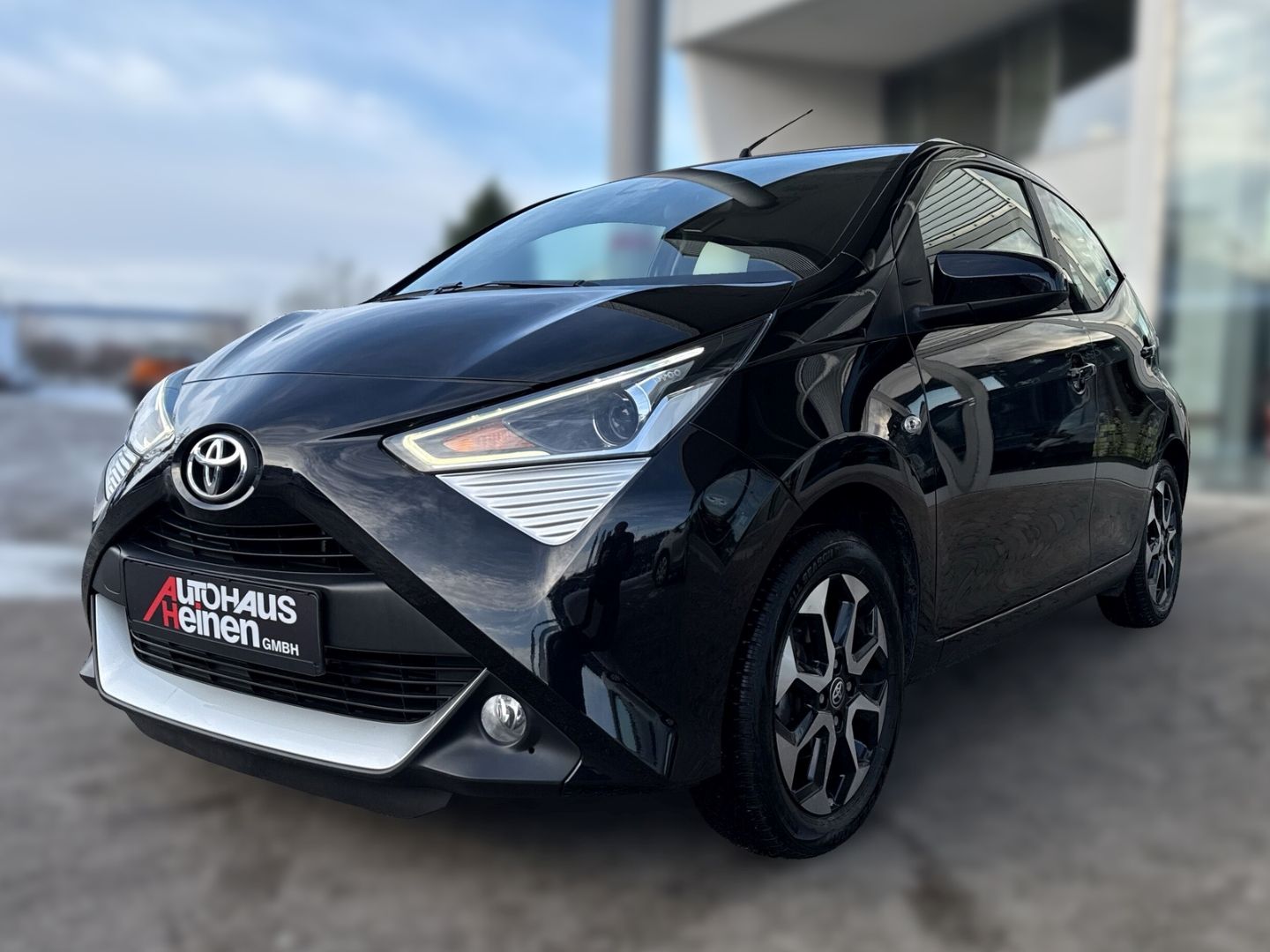 Fahrzeugabbildung Toyota Aygo X-Play Team D Apple CarPlay Android Auto Al