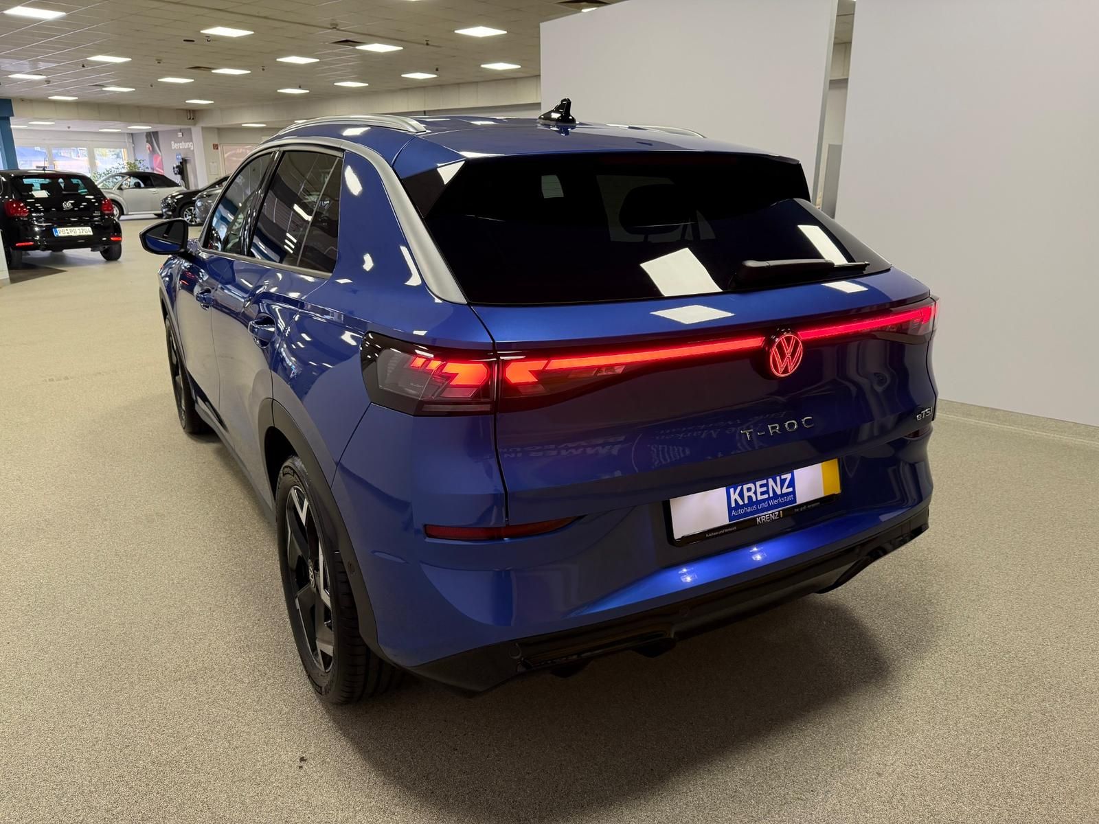Fahrzeugabbildung Volkswagen T-Roc 1.5 eTSI DSG R-Line+AHK+ACC+TOTWINKEL+RFK+