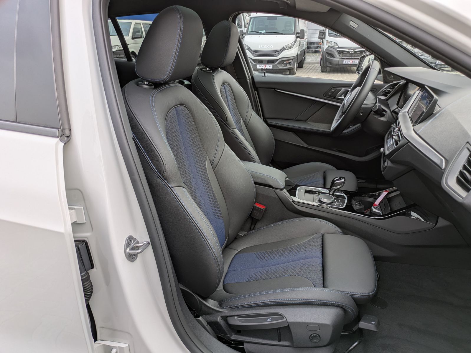 Fahrzeugabbildung BMW 120 i M-Sport PANO*ACC*KAMERA*H&K*Ad.-LED*PremP.
