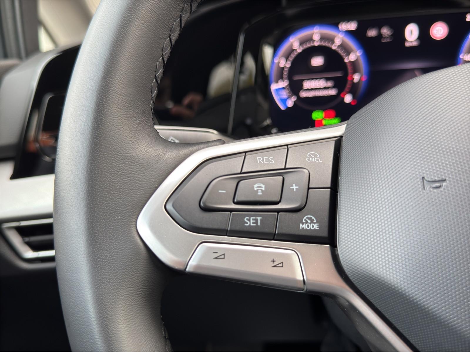 Volkswagen Golf VIII Lim. 1.5 eTSI Life*App-Connect*, миниатюра 16
