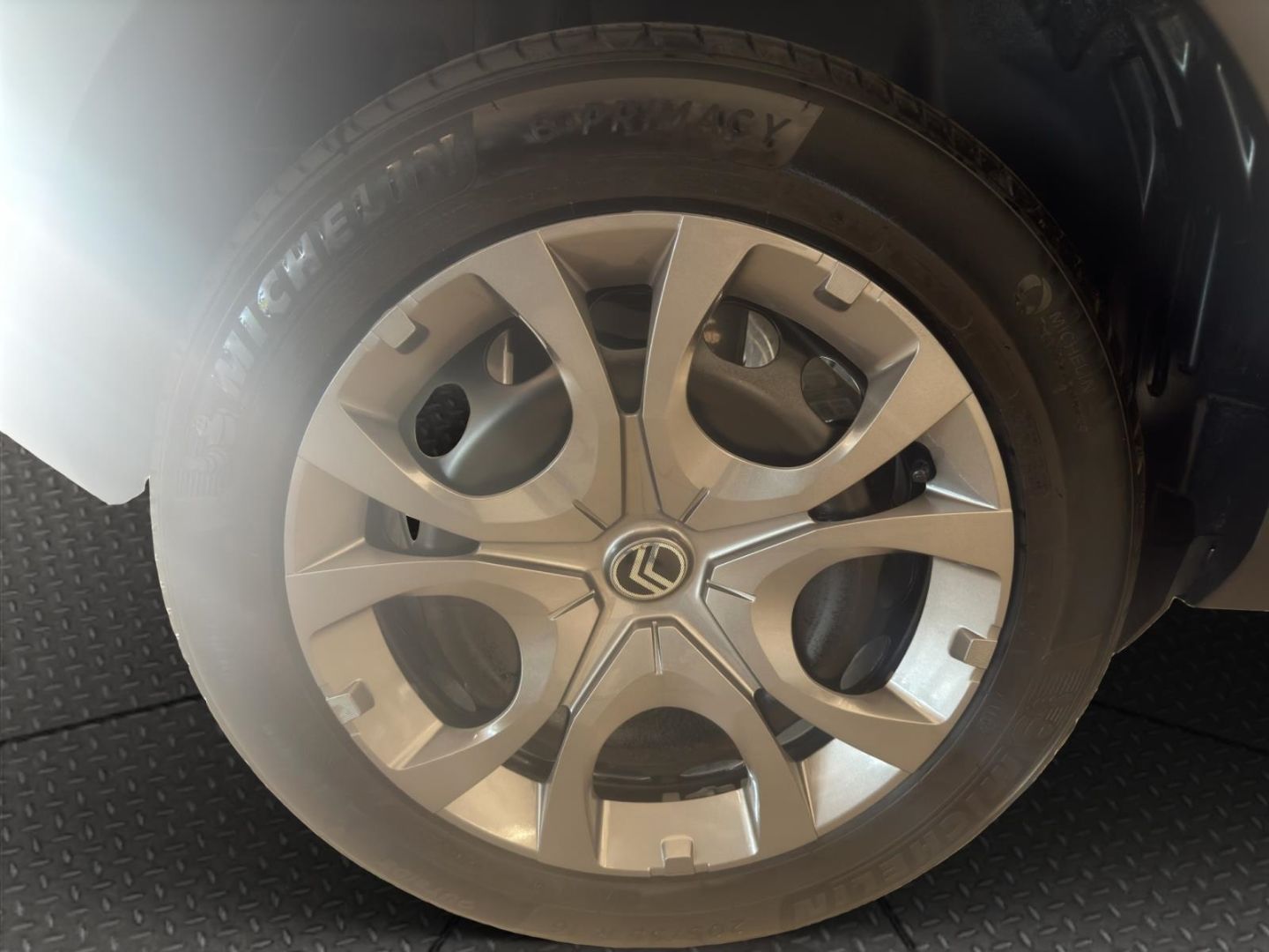 Fahrzeugabbildung Citroën C3 Turbo 100 MAX HUD Navi Soundsystem LED Apple