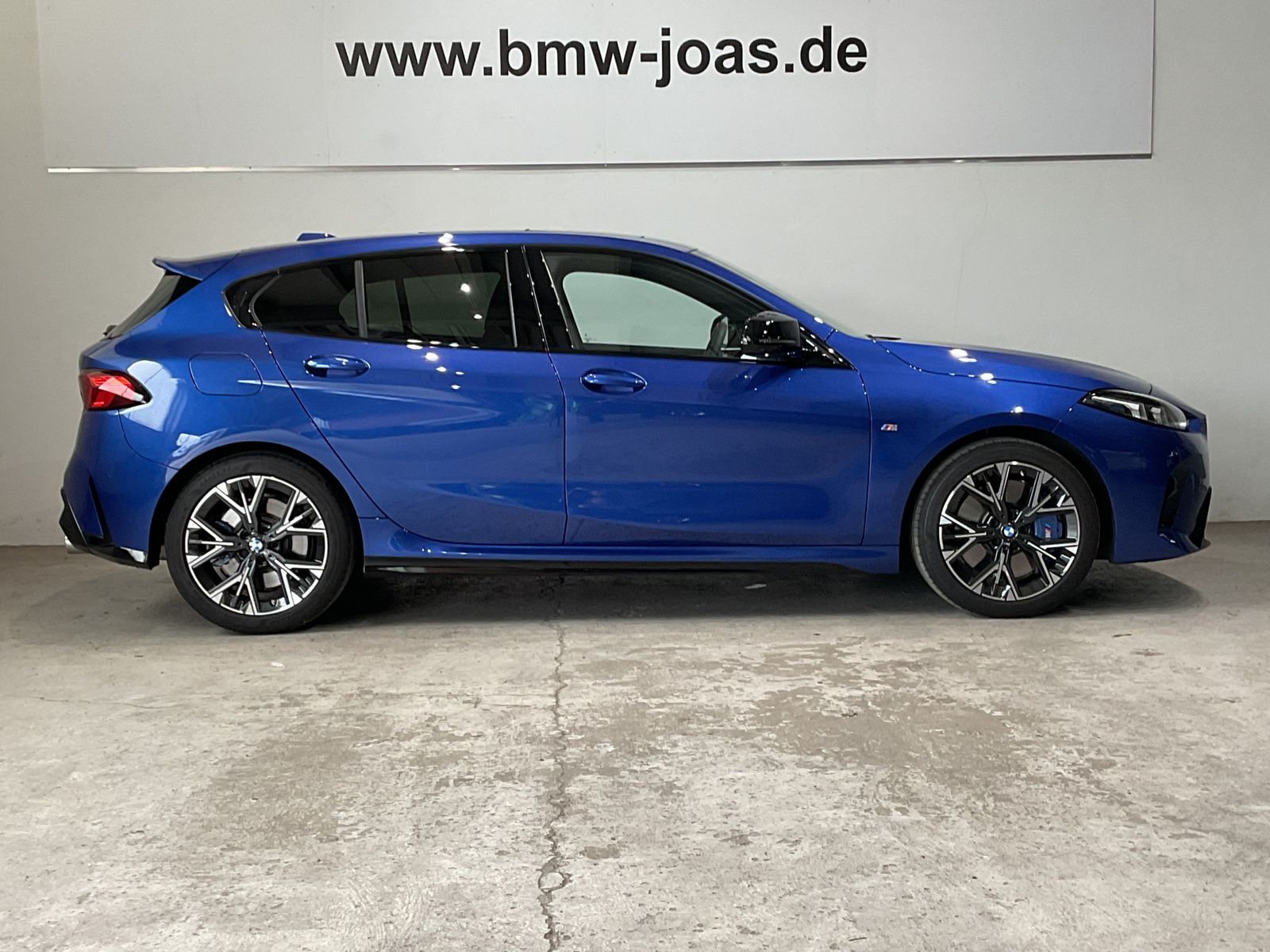 Fahrzeugabbildung BMW M135 xDrive Hatch Head-Up HK HiFi DAB LED Shz