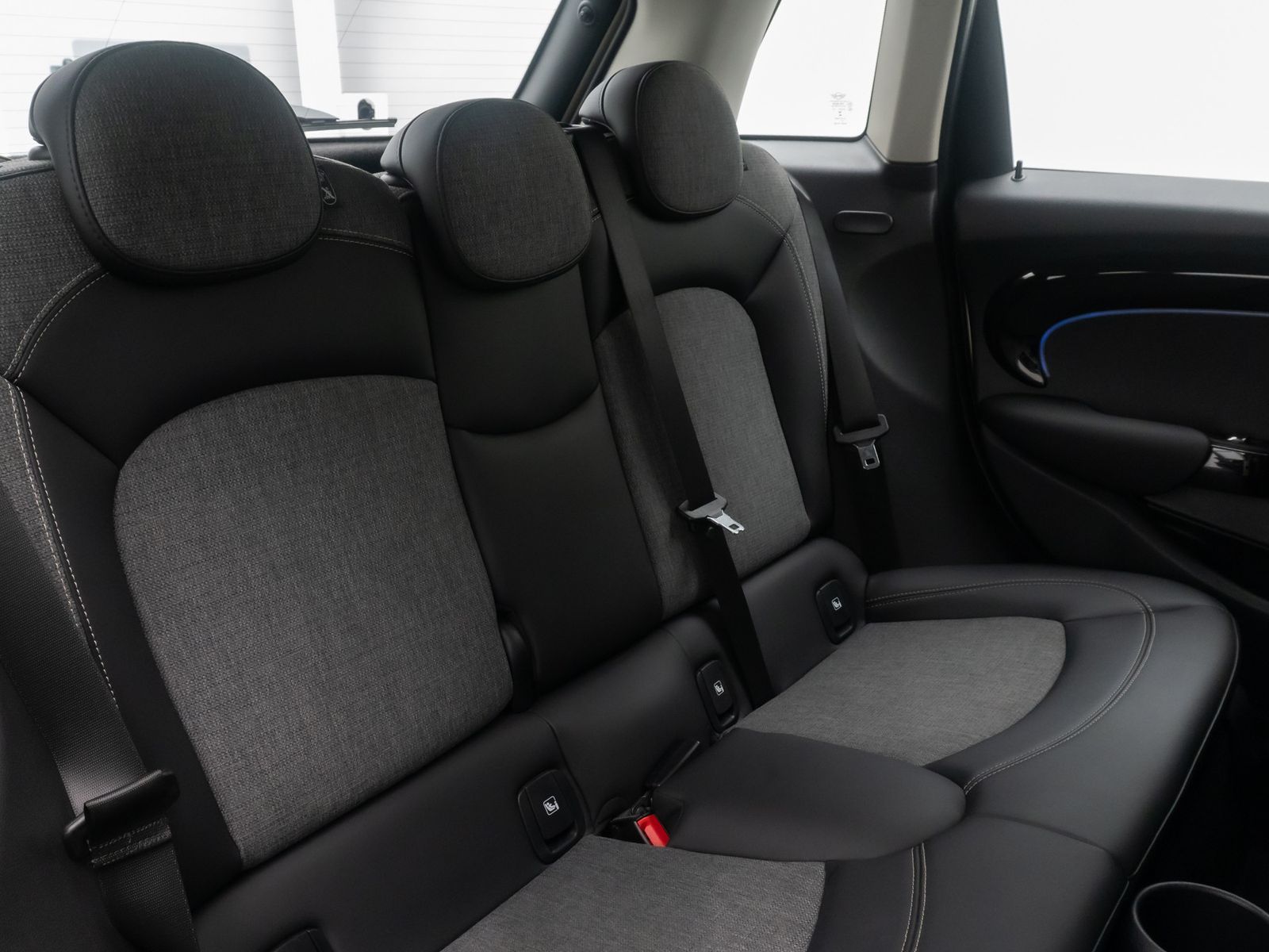 Fahrzeugabbildung MINI ONE ClassicTrim LED Navi Komfort Leder DAB Sport