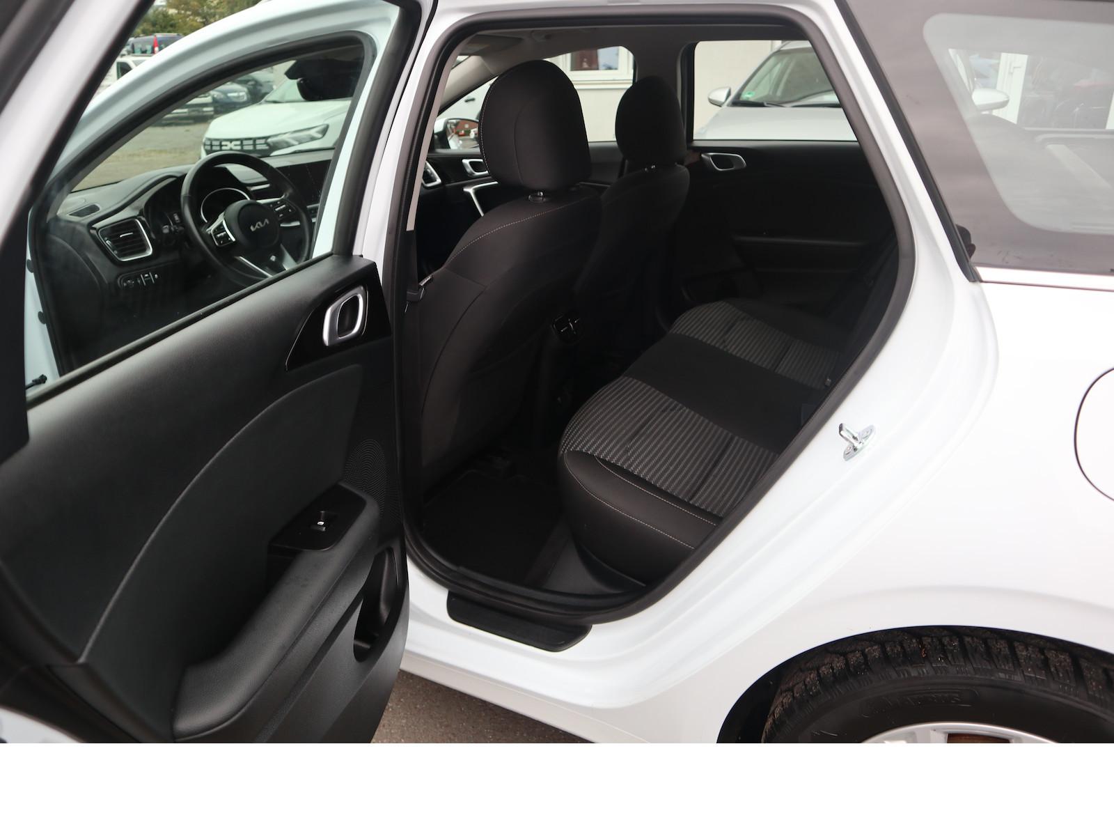 Kia Ceed cee ́d Sportswagon Ultimate 1.5 DCT CAM SHZ NAVI, миниатюра 9