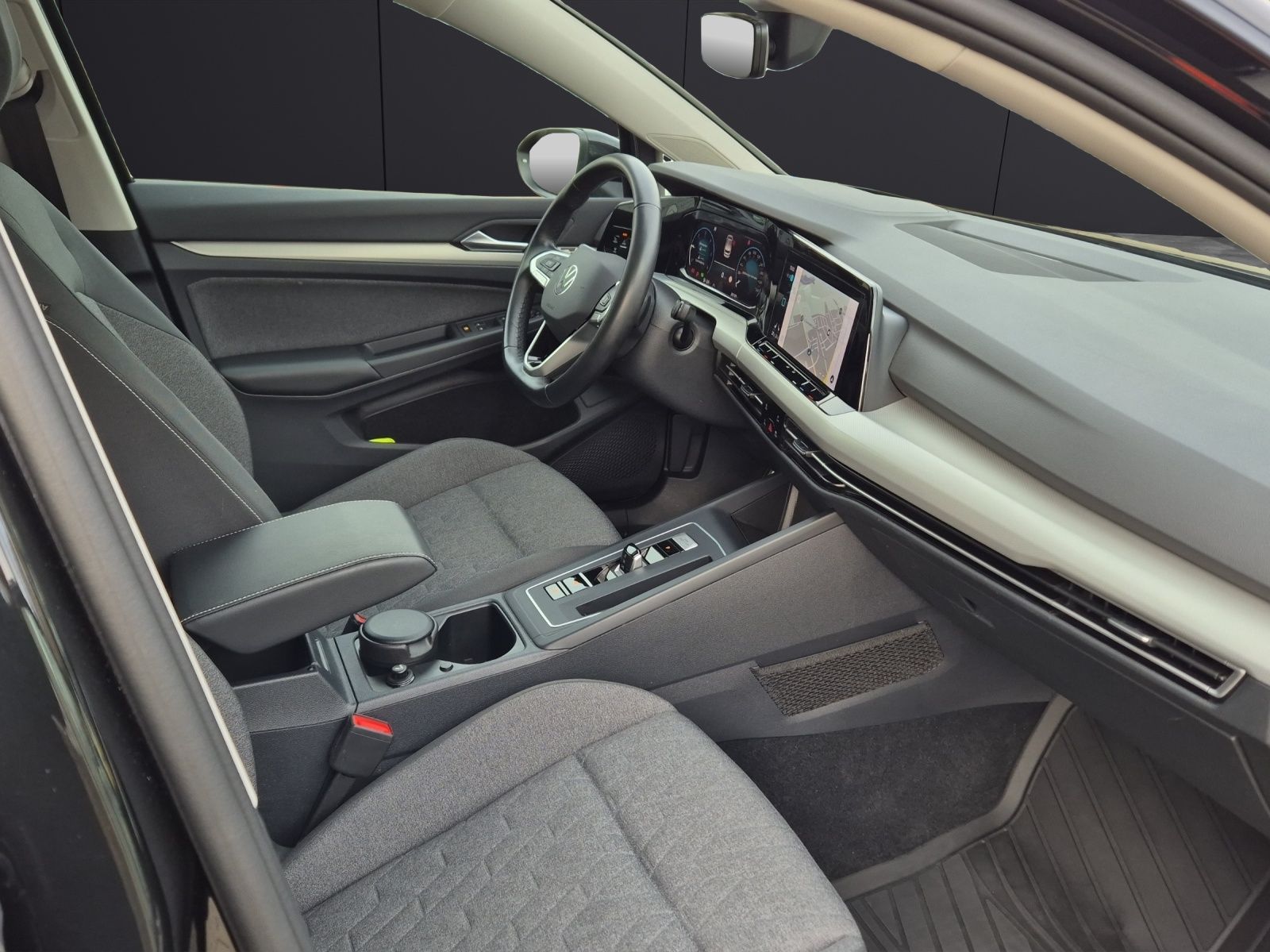 Fahrzeugabbildung Volkswagen Golf VIII MOVE LED ACC AHK PANO HuD AID NAVI