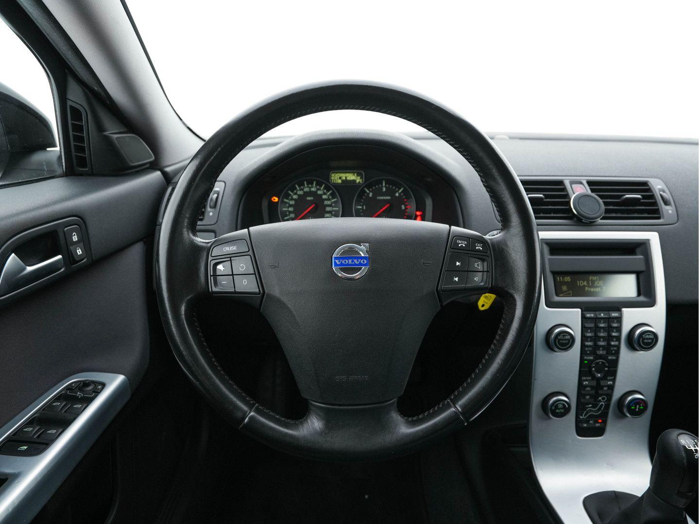 Volvo V50 2011 — photo 14